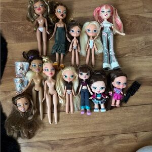 Bratz lot of dolls
